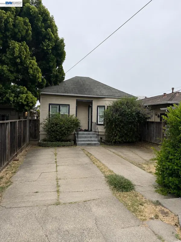 3227 Galindo St, Oakland, CA 94601