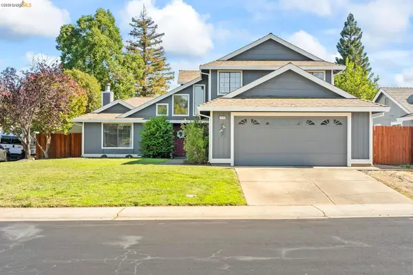 1030 Betsy Ross Dr, Roseville, CA 95747