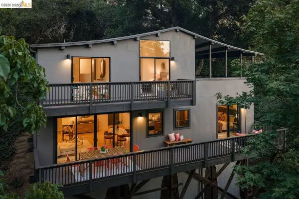 433 Capricorn Ave, Oakland, CA 94611