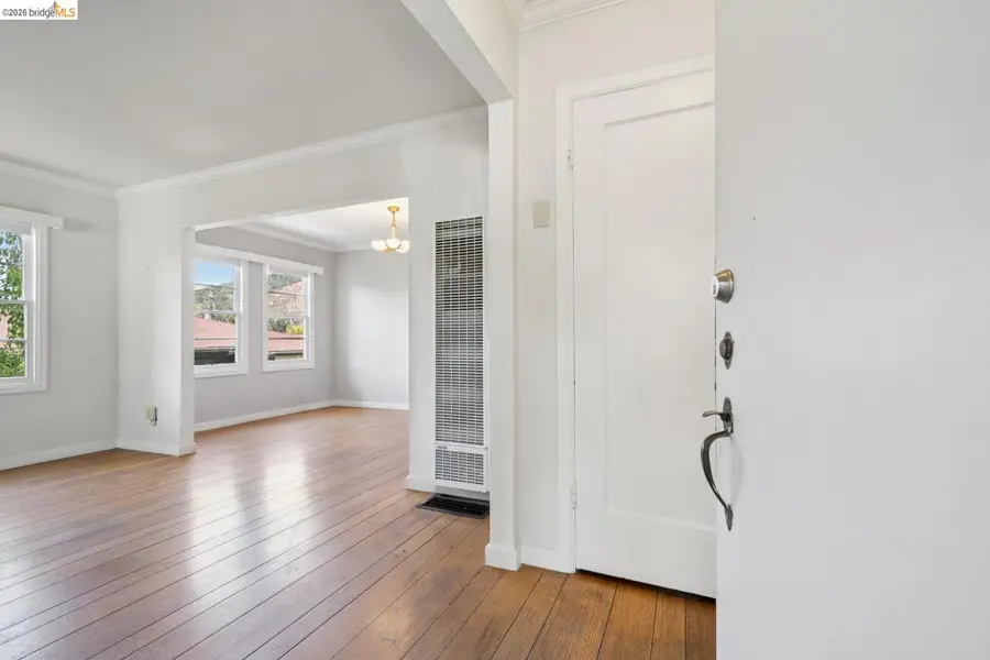 7526 Greenly Dr, Oakland, CA 94605 - #2