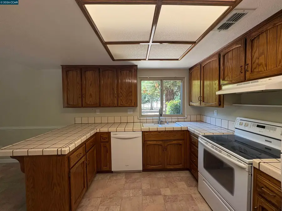 6447 Montez Ct, Citrus Heights, CA 95621 - #3
