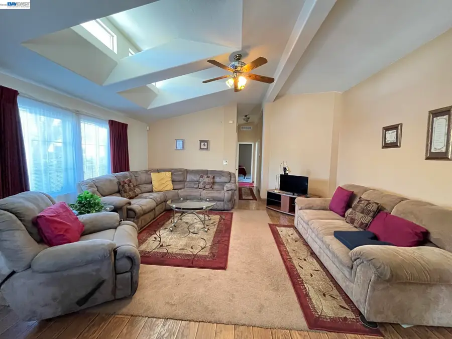 1370 Buckingham Way, Hayward, CA 94544 - #3