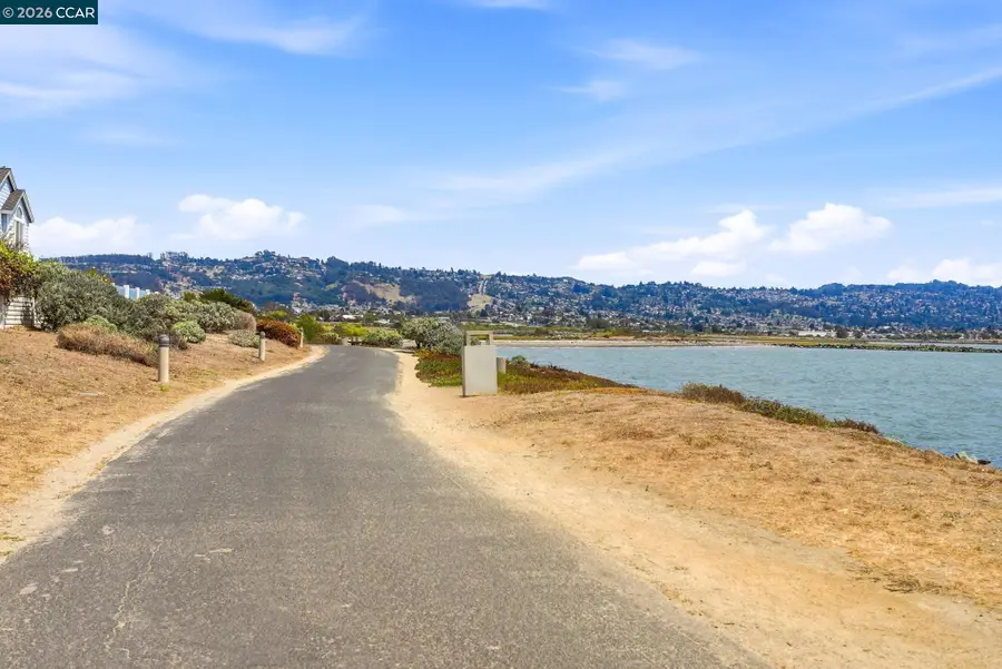 11 Seabreeze Dr, Richmond, CA 94804 - #2