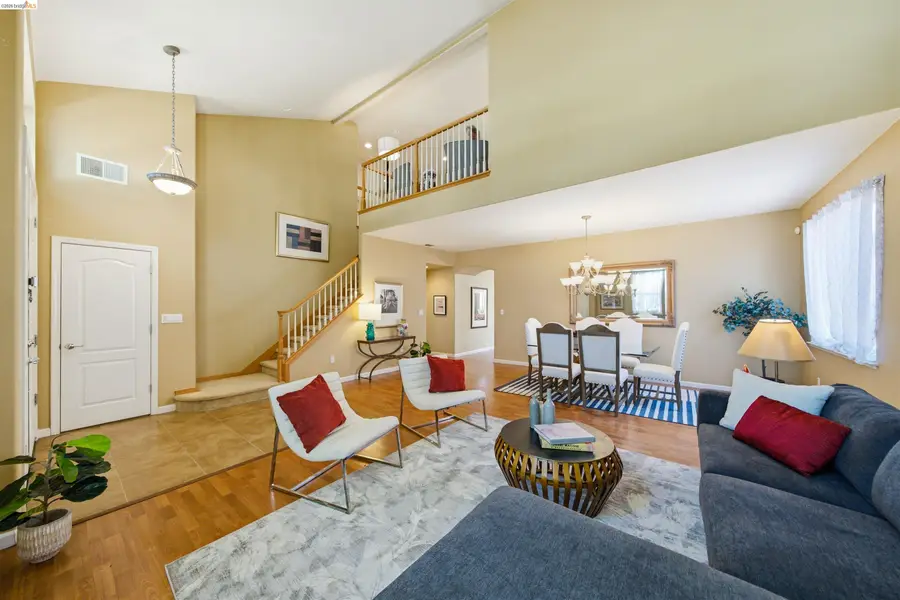 327 Hawk Ridge Dr, Richmond, CA 94806 - #2