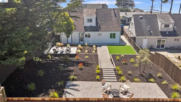 483 Heathcliff Dr, Pacifica, CA 94044