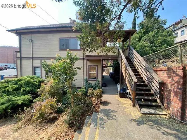 1109 Wanda St, Crockett, CA 94525 - #2