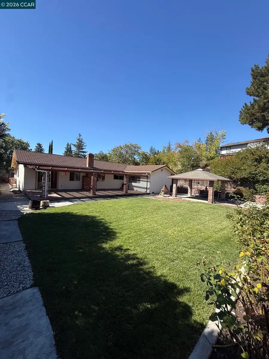 879 Greenway Dr, Martinez, CA 94553 - #3
