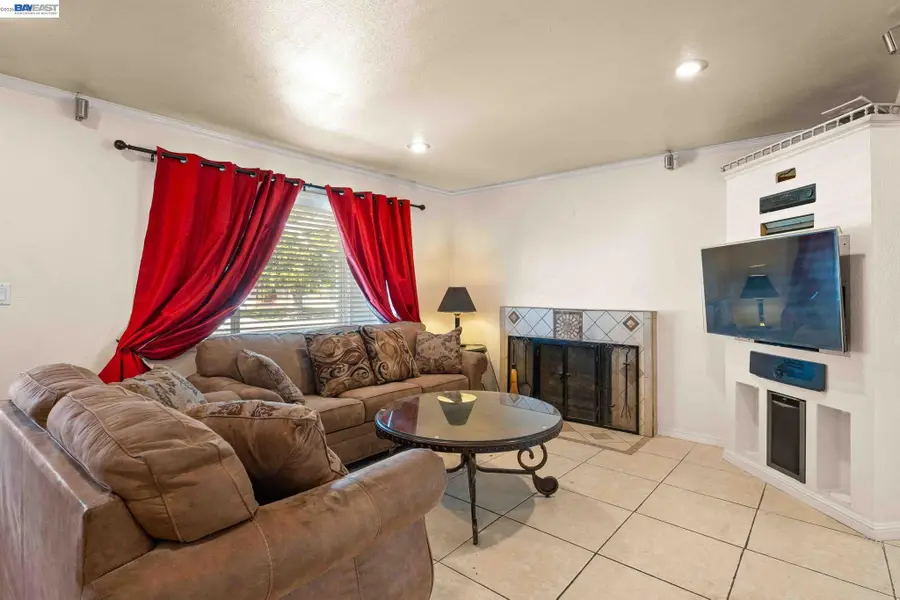 8591 Beverly Ln, Dublin, CA 94568 - #2