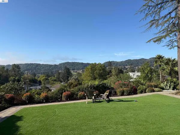 116 Coral Dr, Orinda, CA 94563