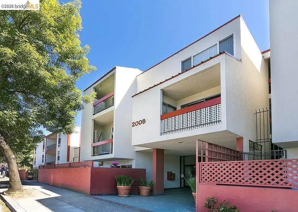 2005 Pleasant Valley #215, Oakland, CA 94611 - #1