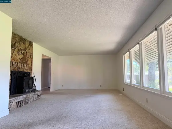 12232 Dry Creek Rd, Bella Vista, CA 96008