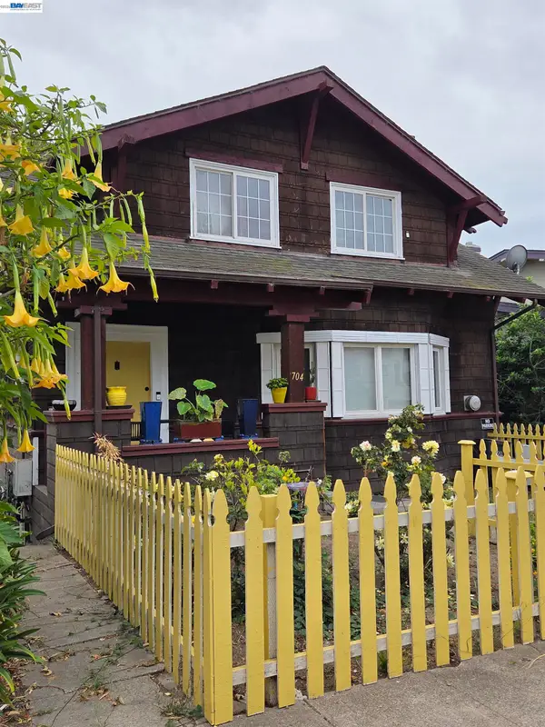 704 Rand Ave, Oakland, CA 94610