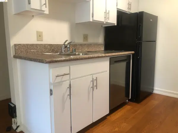 250 Whitmore St #302, Oakland, CA 94611