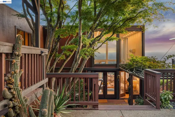 1085 Sterling Ave, Berkeley, CA 94708