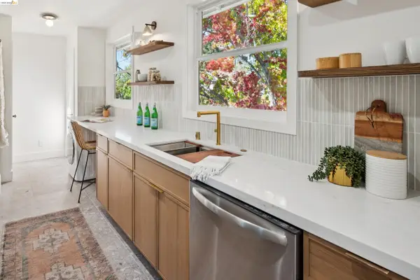 323 63rd Street #C, Oakland, CA 94618