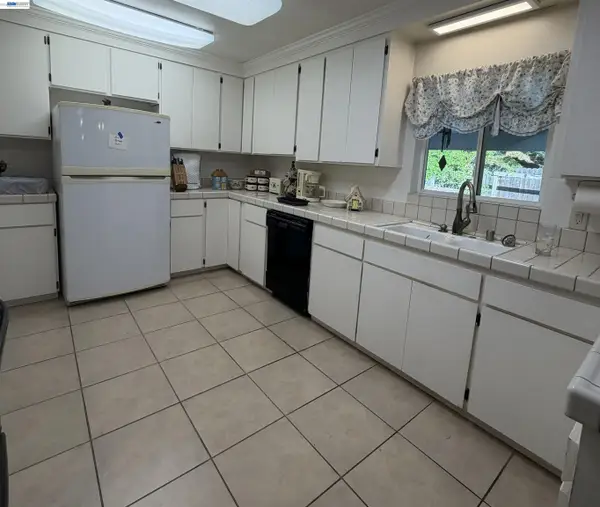 3017 Whitney Avenue, Sacramento, CA 95821