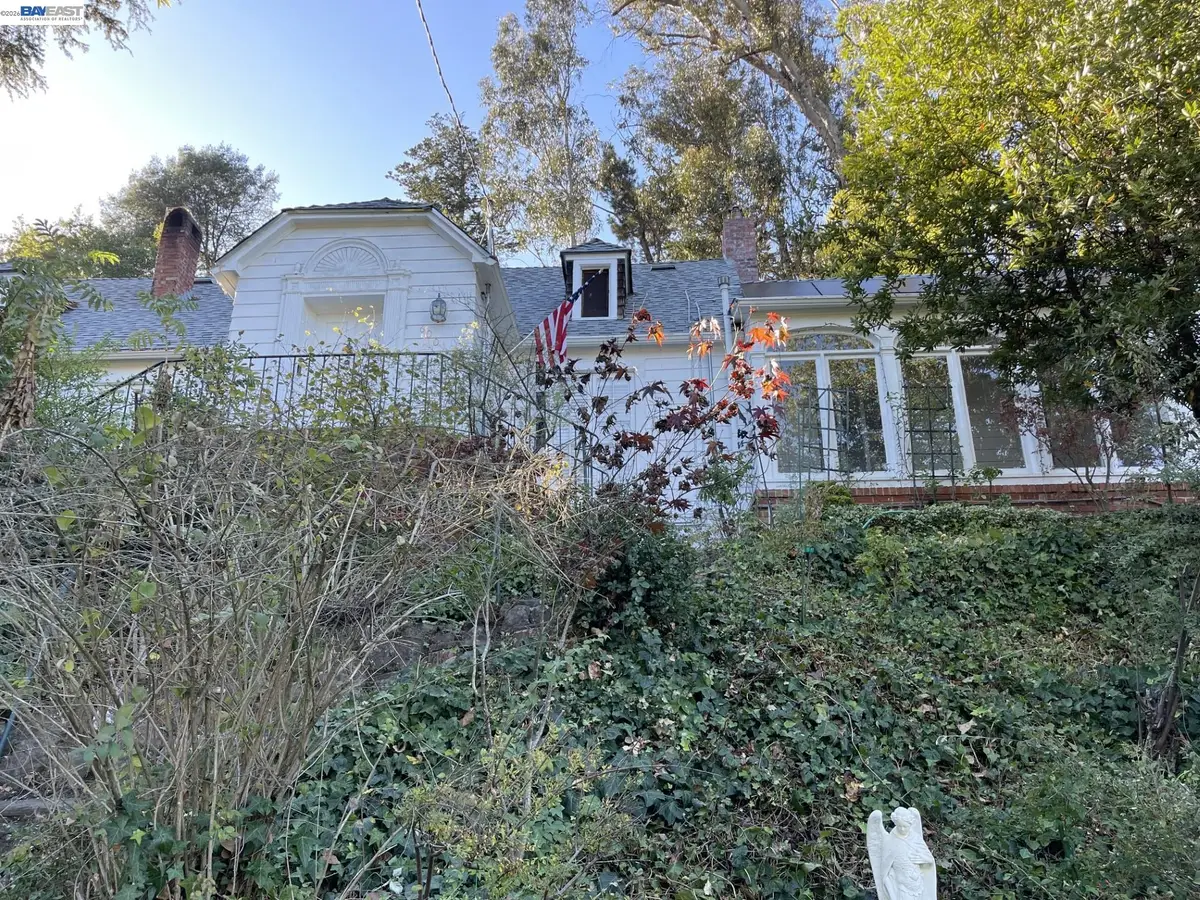 6001 Bruns Court, Oakland, CA 94611 - #1
