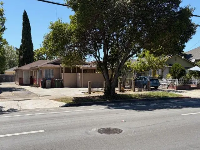 1131, 1135 S 10th Street, San Jose, CA 95112 - #2