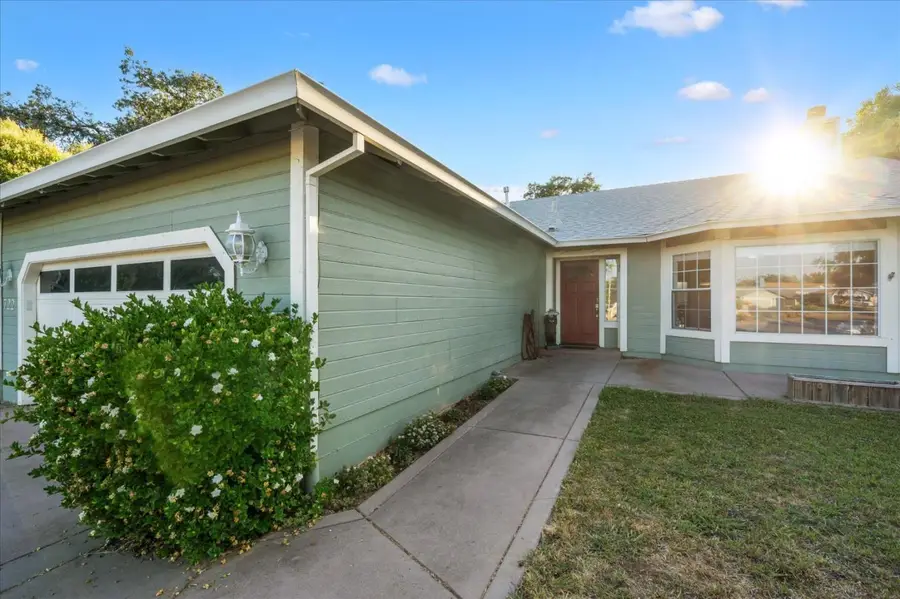 722 Saint Thomas Parkway, Redding, CA 96003 - #2