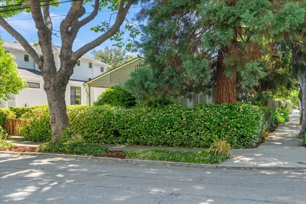 991 Lincoln Avenue, Palo Alto, CA 94301