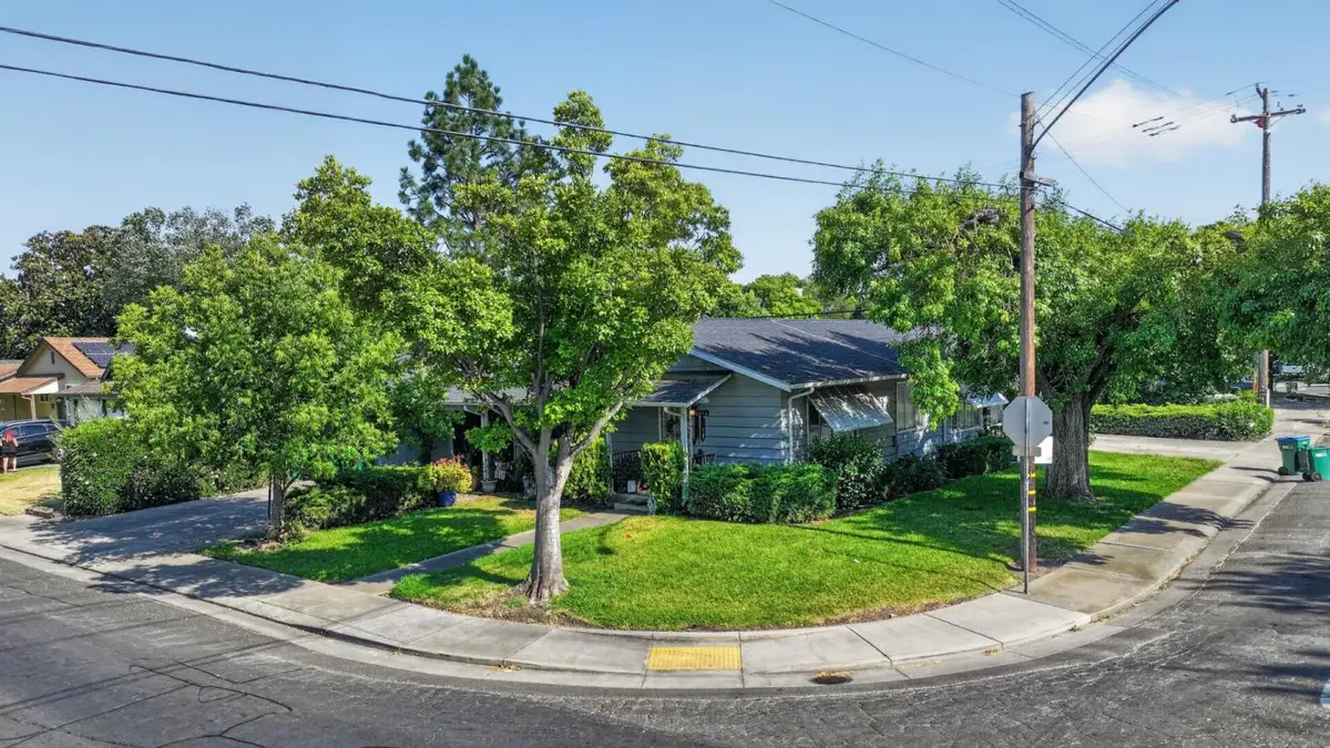 442 W Lincoln Road, Stockton, CA 95207 - #1