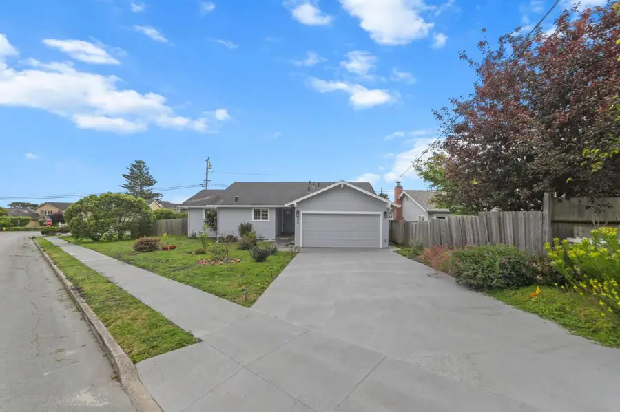 423 Montecito Avenue, El Granada, CA 94018 - #3