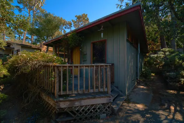 1019 Hillside Avenue, Pacific Grove, CA 93950