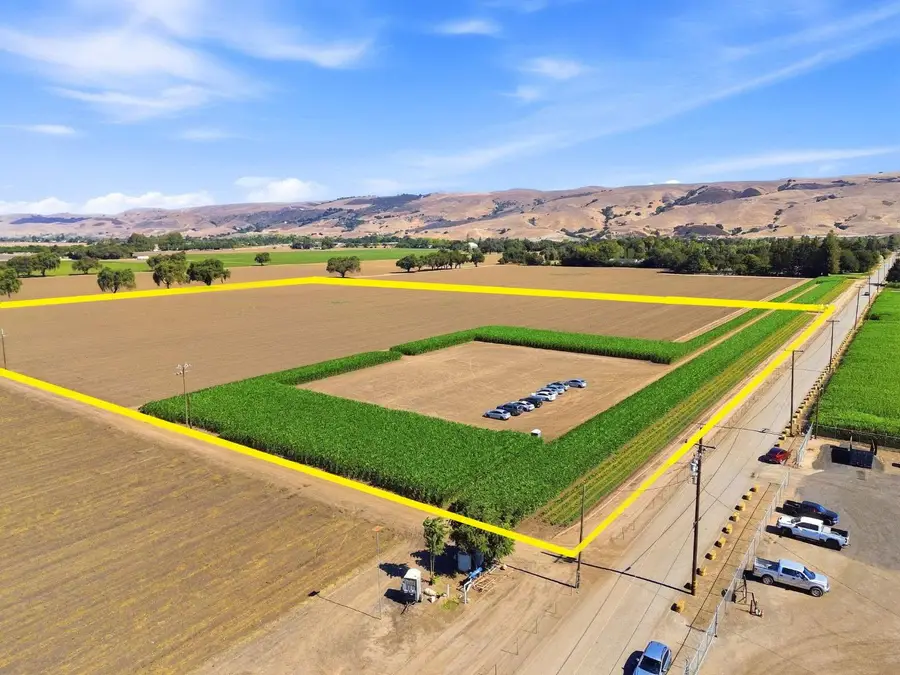 225 Laguna Avenue, Morgan Hill, CA 95037 - #2