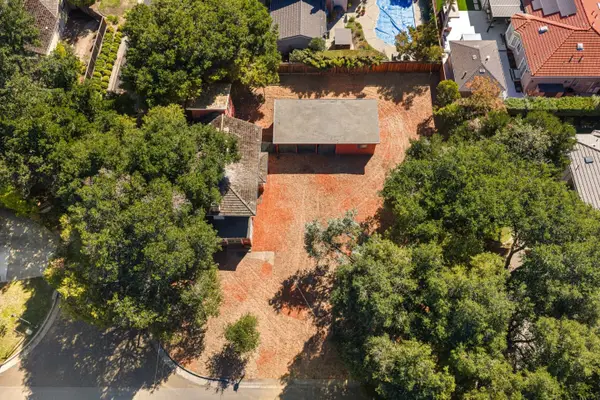 1390 Marinovich Way, Los Altos, CA 94024