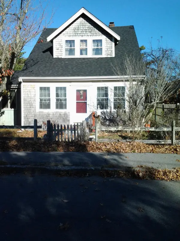12 Walnut Street, Hyannis, MA 02601
