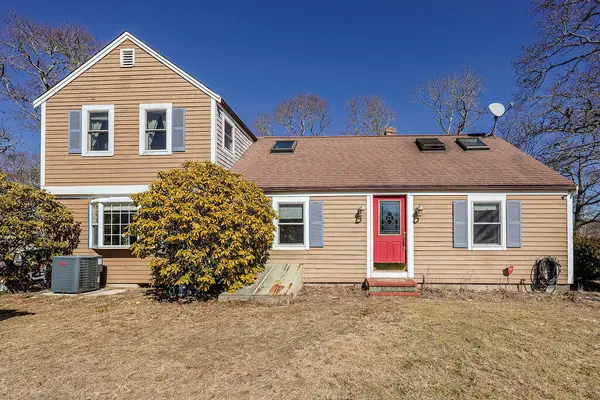20 Sunset Ter, Hyannis, MA 02601