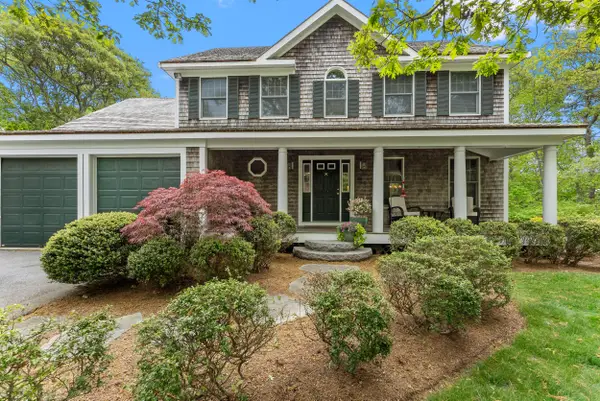5 Bayes Hill Circle, Oak Bluffs, MA 02557