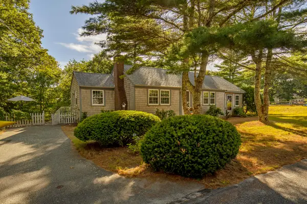 61 Trotters Lane, West Dennis, MA 02670