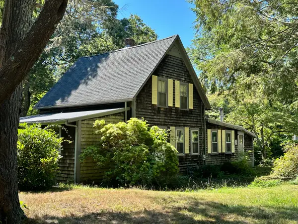 1044 Old Falmouth Road, Marstons Mills, MA 02648