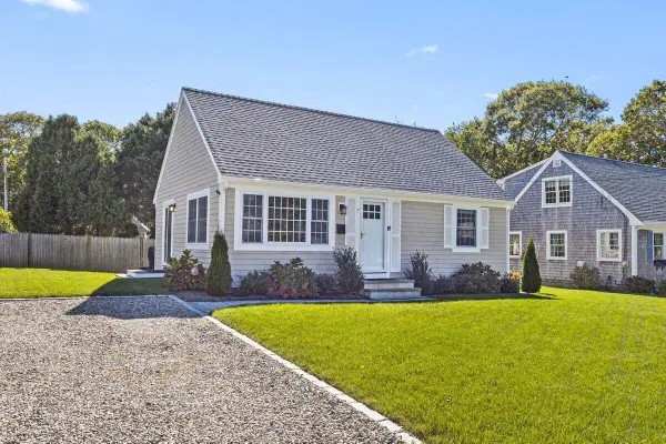 7 Montauk Street, Teaticket, MA 02536