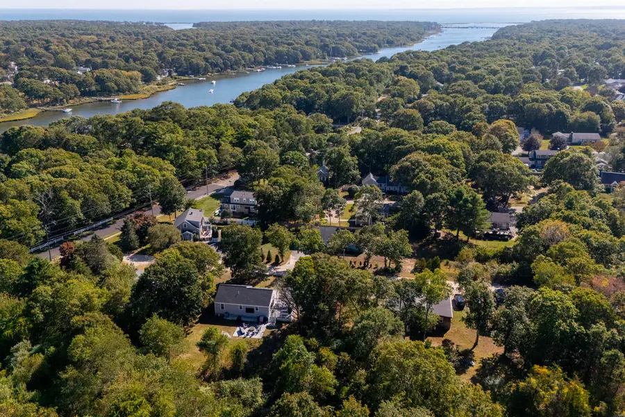 9 Theroux Drive, Teaticket, MA 02536 - Image #3