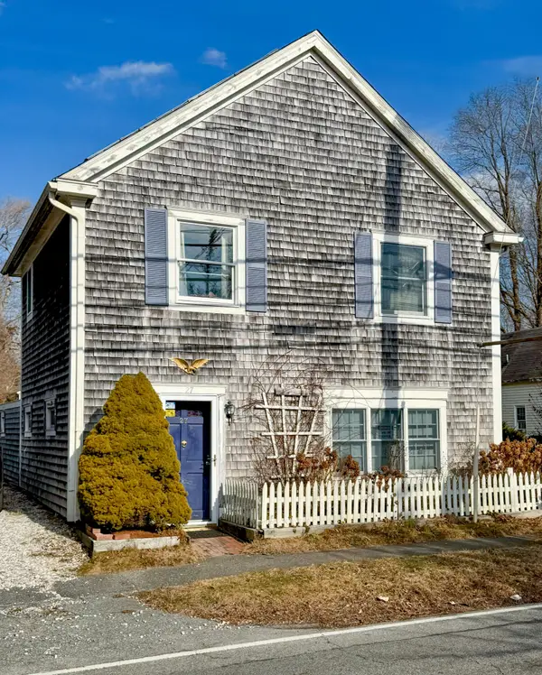 27 Carriage Shop Road, East Falmouth, MA 02536