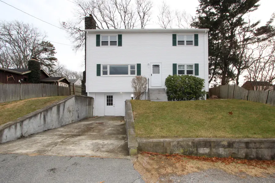 4 Van Bummel Road, Buzzards Bay, MA 02532 - Image #2