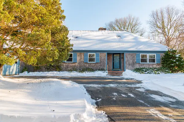 16 Meltiah Road, Falmouth, MA 02540