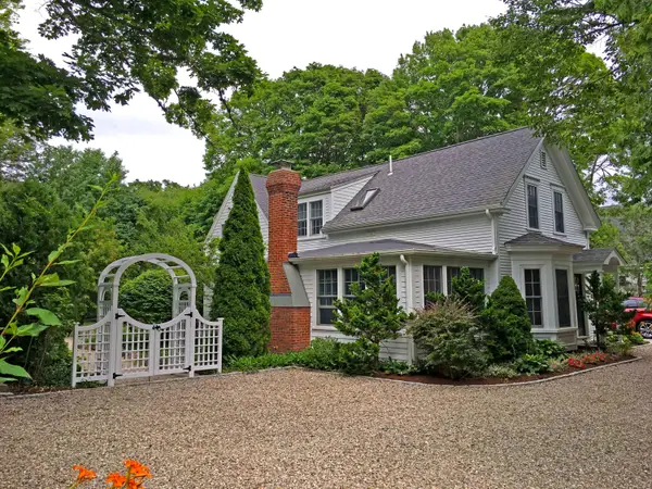 552 Main Street, Cotuit, MA 02635