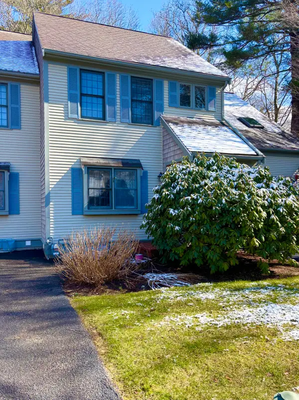 35 Santuit Pond Way, Mashpee, MA 02649