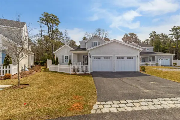 4 Cobblestone Circle, Mashpee, MA 02649
