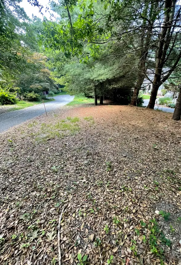 123 Old Post Road, Centerville, MA 02632