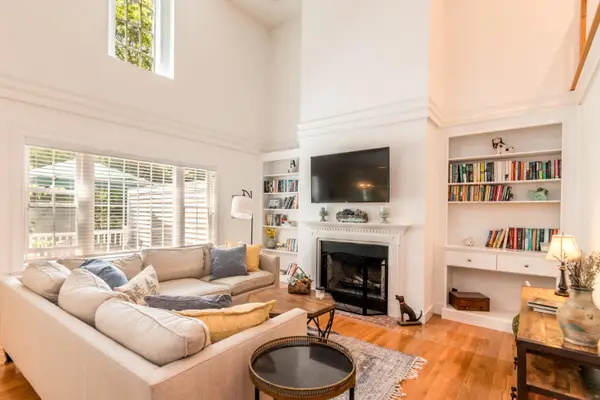 15 Hampton Court, Mashpee, MA 02649