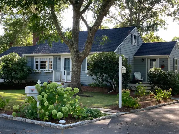 29 Musket Lane, Mashpee, MA 02649