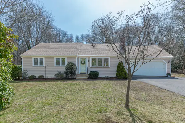 12 Quail Hollow Circle, Sandwich, MA 02563
