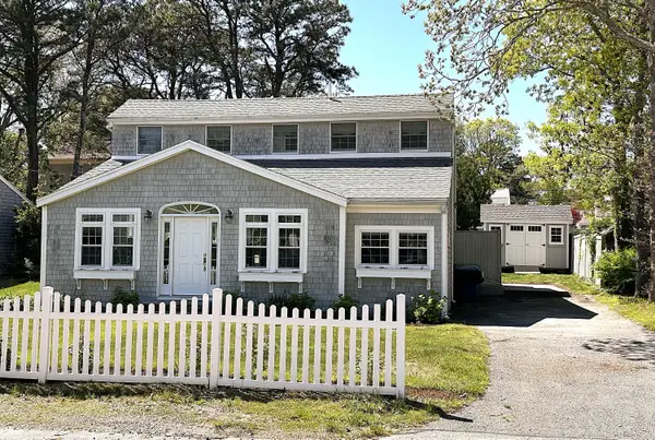 37 Uncle Henrys Road, Mashpee, MA 02649