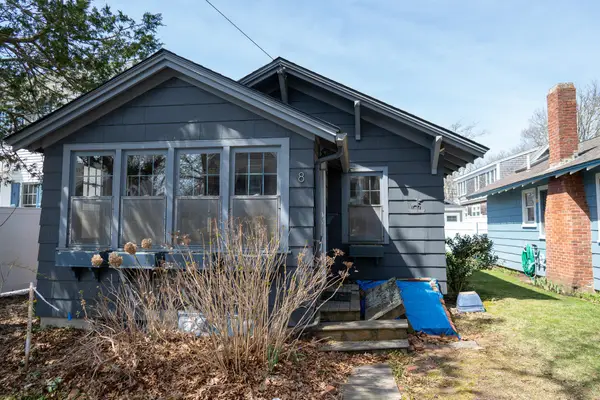 8 Essex Place, Harwich Port, MA 02646