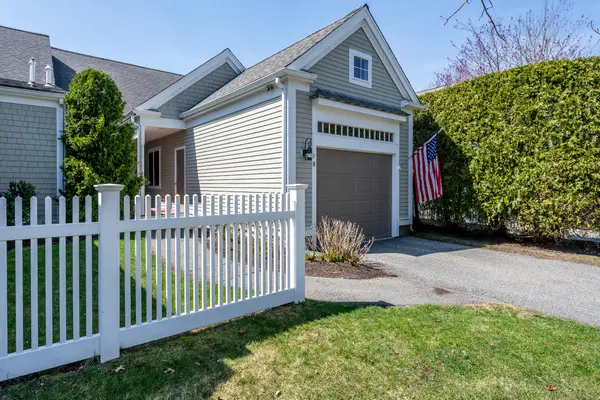 8 Hollyhock Knoll Court #UNIT 8, Bourne, MA 02532