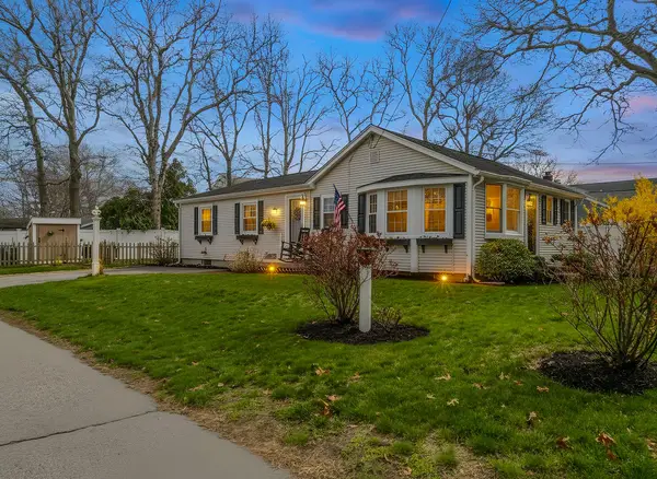 25 Clover Lane, Mashpee, MA 02649